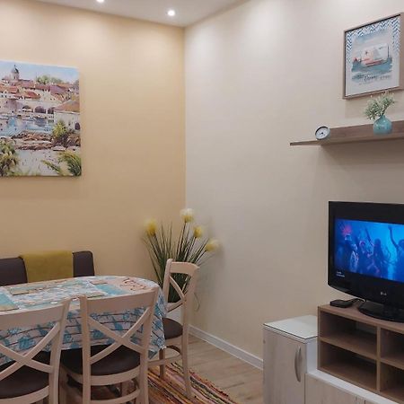 Апартамент Pink & Blue - 2Bdr With Balcony - Wi-Fi Βάρνα Εξωτερικό φωτογραφία