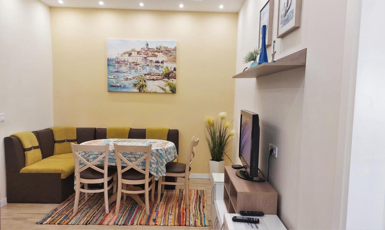 Апартамент Pink & Blue - 2Bdr With Balcony - Wi-Fi Βάρνα Εξωτερικό φωτογραφία