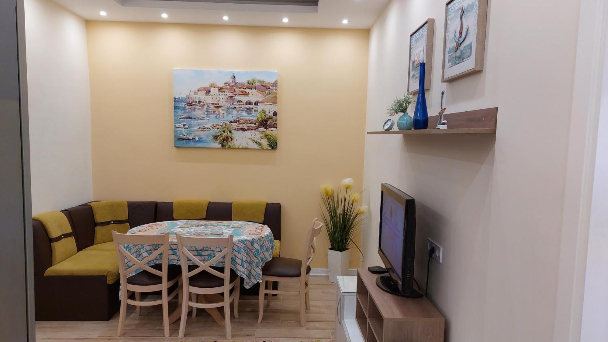 Апартамент Pink & Blue - 2Bdr With Balcony - Wi-Fi Βάρνα Εξωτερικό φωτογραφία