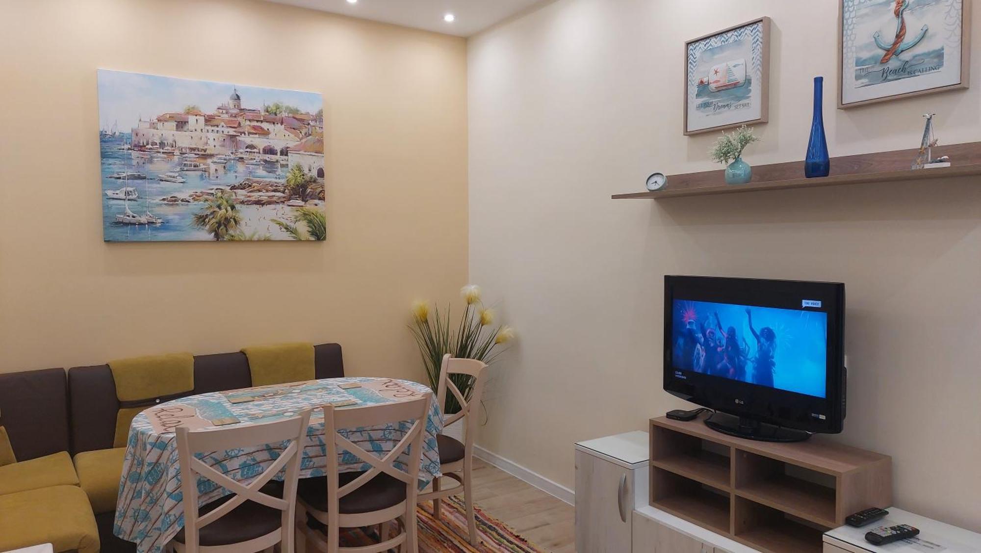 Апартамент Pink & Blue - 2Bdr With Balcony - Wi-Fi Βάρνα Εξωτερικό φωτογραφία